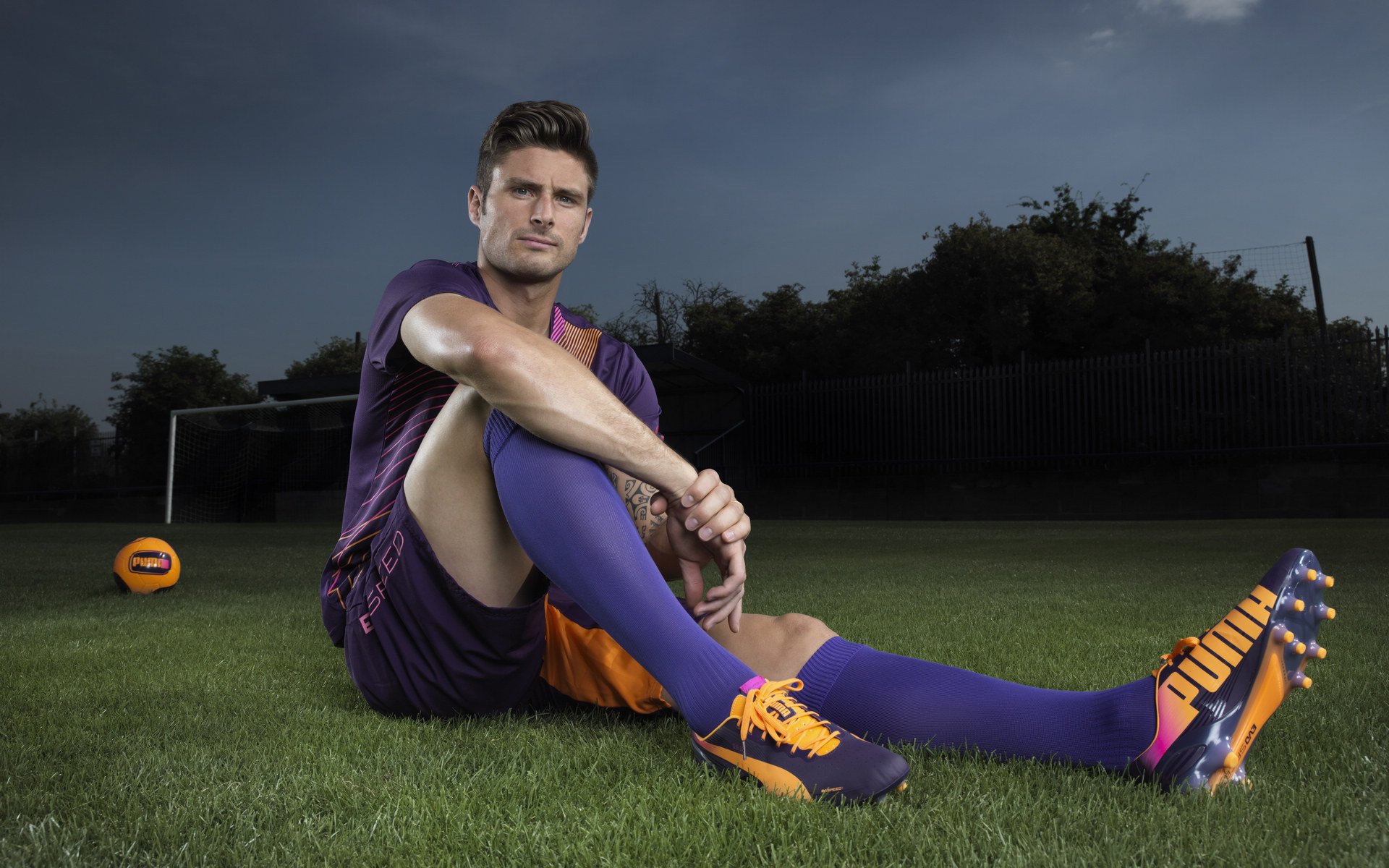 佛罗伦萨不畏强敌，皇家马德里队步履蹒跚，佛罗伦萨足球队球星